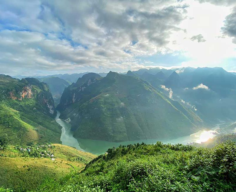 http://www.tourmiennui.com/tour/ha-noi-ha-giang-dong-van-lung-cu-nho-que-thanh-thuy
